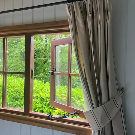 Woodside Shepherd Hut With Free Parking - Near Whitby Apartament *