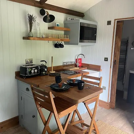 Woodside Shepherd Hut With Free Parking - Near Whitby * Hawsker