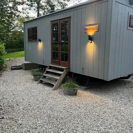 Woodside Shepherd Hut With Free Parking