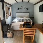 Woodside Shepherd Hut With Free Parking - Near Whitby דירה Hawsker